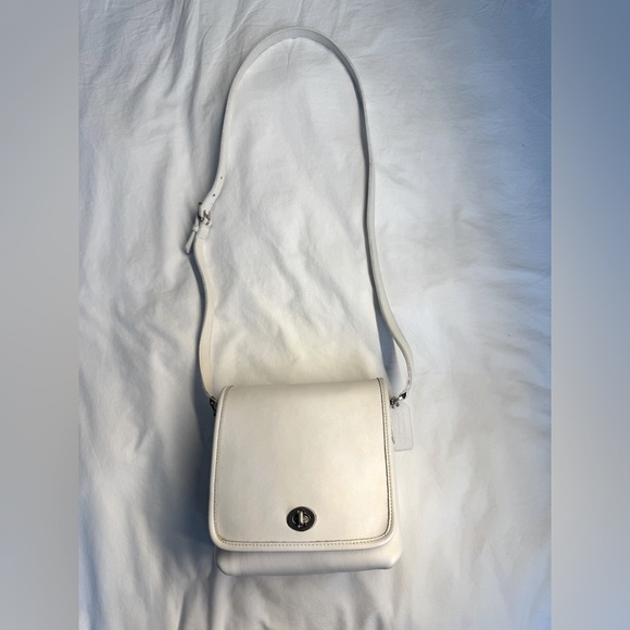 Vintage Coach Companion Flap Bag - # 9076 (Ivory) - Picture 11 of 13